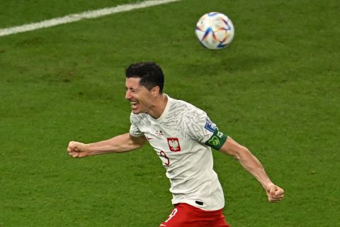 黑白体育直播新闻：莱万多夫斯基、姆巴佩和梅西——独唱明星闪耀的一天：2022年世界杯第七天的五大收获