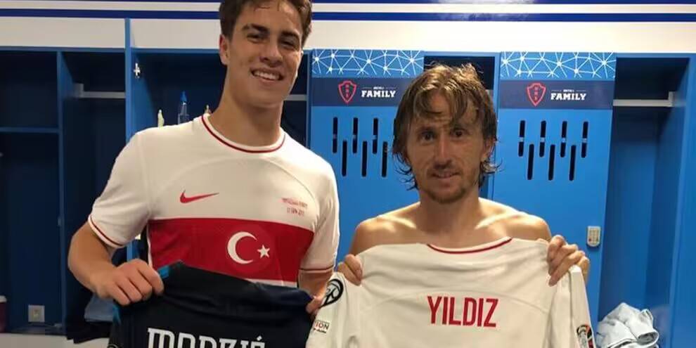 【意甲资讯】伊尔迪兹首次代表土耳其出战，与莫德里奇互换球衣，尤文18岁新星展现潜力