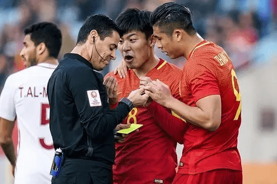 【亚冠资讯】亚足联再次引发争议，上海媒体7点爆料：球迷不满，怒斥不公正