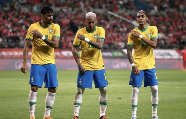 黑白体育直播新闻：今年的巴西队会夺得世界杯冠军吗？让我们一起期待一下（巴西国家队）