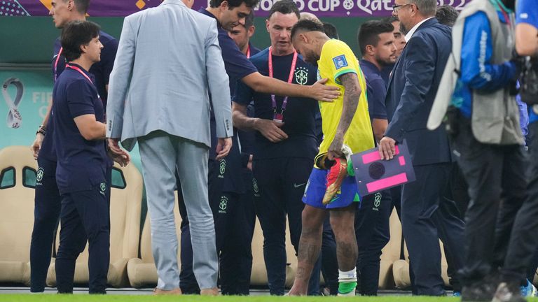 黑白体育直播新闻：内马尔脚踝受伤缺席巴西队的第二场比赛；可能的小组外阶段?20221124221531
