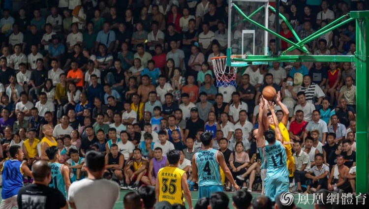 黑白体育直播新闻：凰家看台 | 三年来中国最热闹的篮球赛