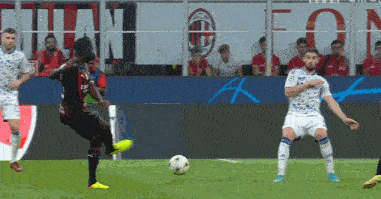 黑白体育直播新闻：欧冠-AC米兰3-1萨格勒布迪纳摩 吉鲁点射 中超旧将连场破门！ 
