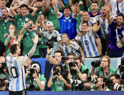 黑白体育直播新闻：莱万多夫斯基、姆巴佩和梅西——独唱明星闪耀的一天：2022年世界杯第七天的五大收获