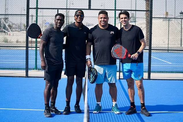黑白体育直播新闻：卡卡、大罗、西多夫等参加笼式网球赛事，巴黎主席纳赛尔主导 