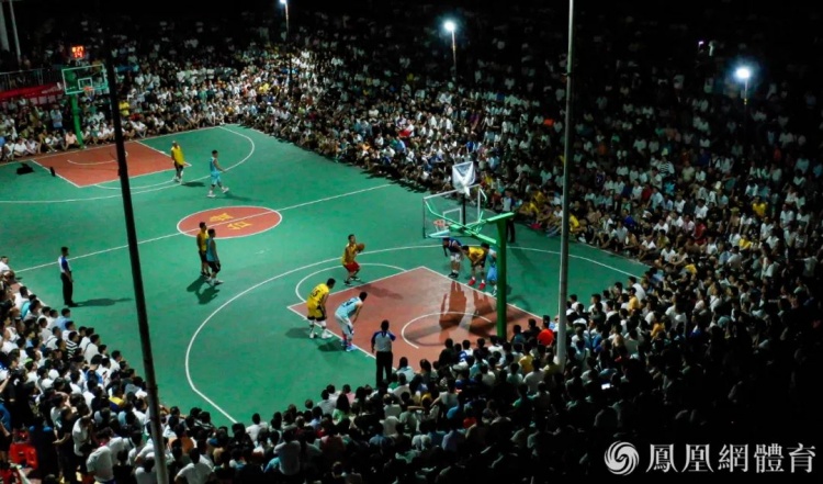 黑白体育直播新闻：凰家看台 | 三年来中国最热闹的篮球赛