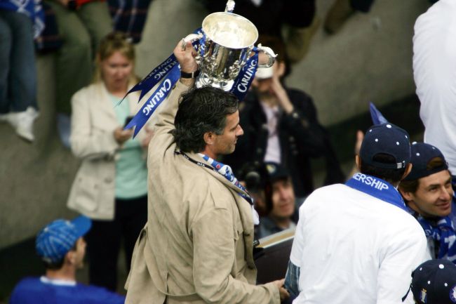 山猫体育直播新闻：在2005年的这一天，何塞·穆里尼奥在获得双冠王后赢得了切尔西的新合同