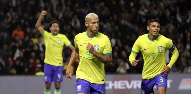 黑白体育直播新闻：恭喜巴西！恭喜巴黎！12场21球，30岁的内马尔开始认真起来！