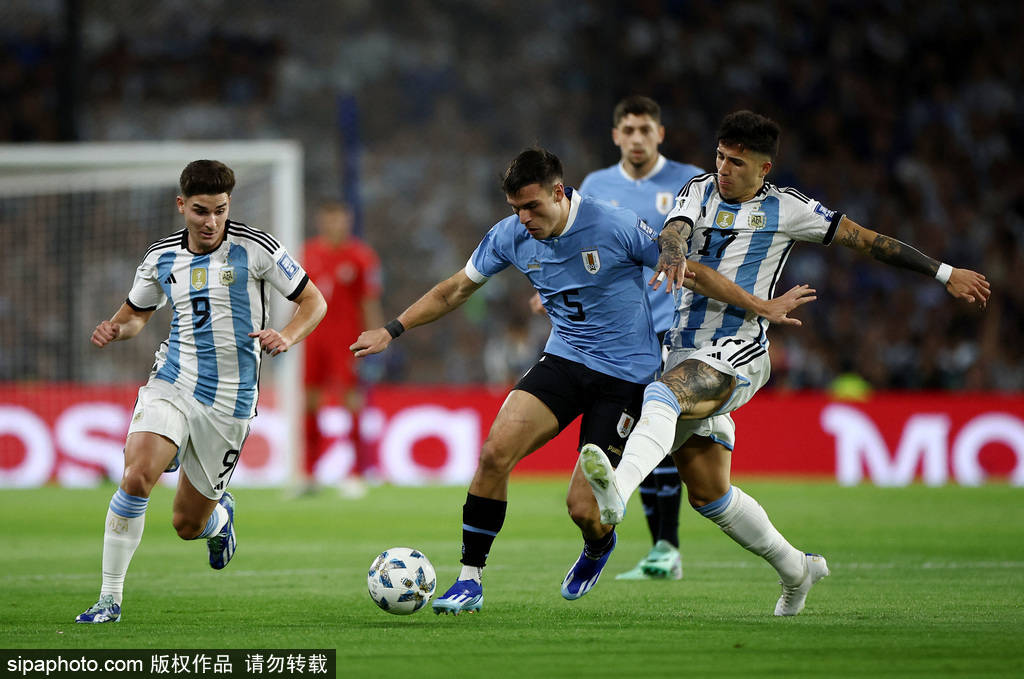 黑白体育直播新闻：【世预赛资讯】梅西锁喉惹争议，阿根廷主场遭乌拉圭双杀
