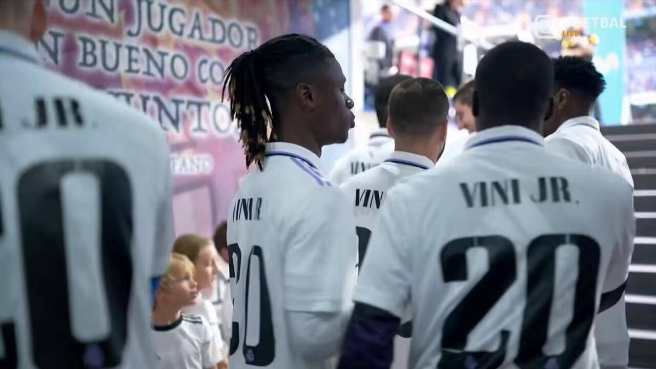 黑白体育直播新闻：【西甲资讯】皇马球员赛前全部穿上20号球衣，声援遭受种族歧视的维尼修斯 