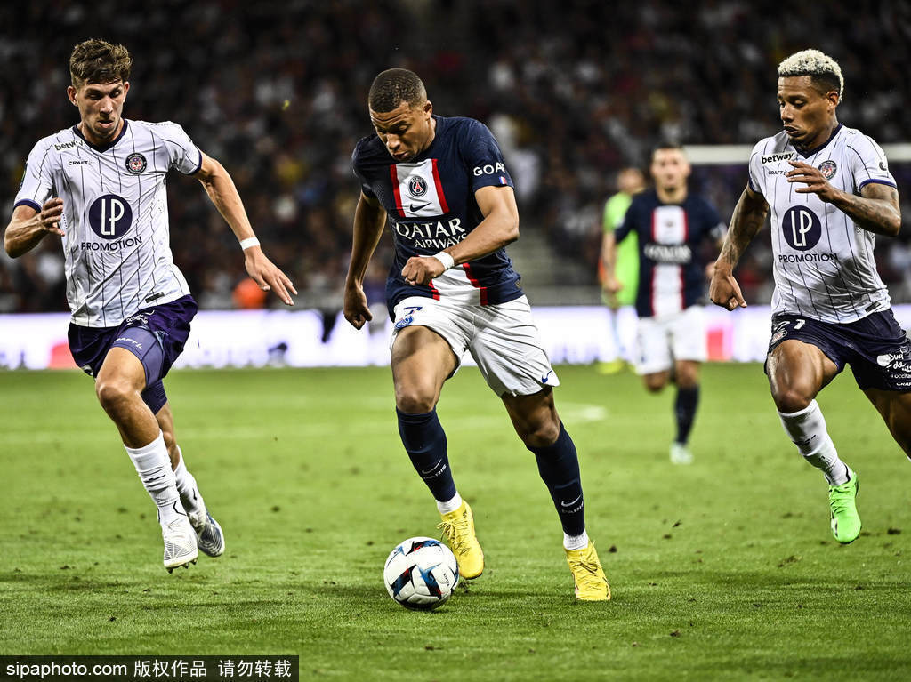 黑白体育直播新闻：法甲-梅西两助攻内马尔姆巴佩破门 巴黎3-0图卢兹 