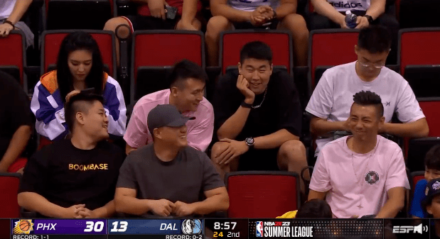 黑白体育直播新闻：中国男篮又一新星！膝盖手术啊！没了，NBA梦没了...... 