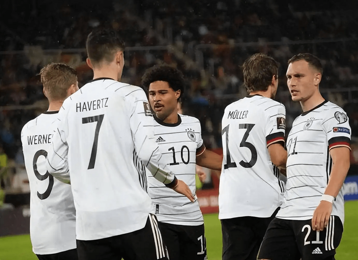 黑白体育直播新闻： 德国世界杯名单俱乐部分布：拜仁7人最大赢家，多特输送5人 