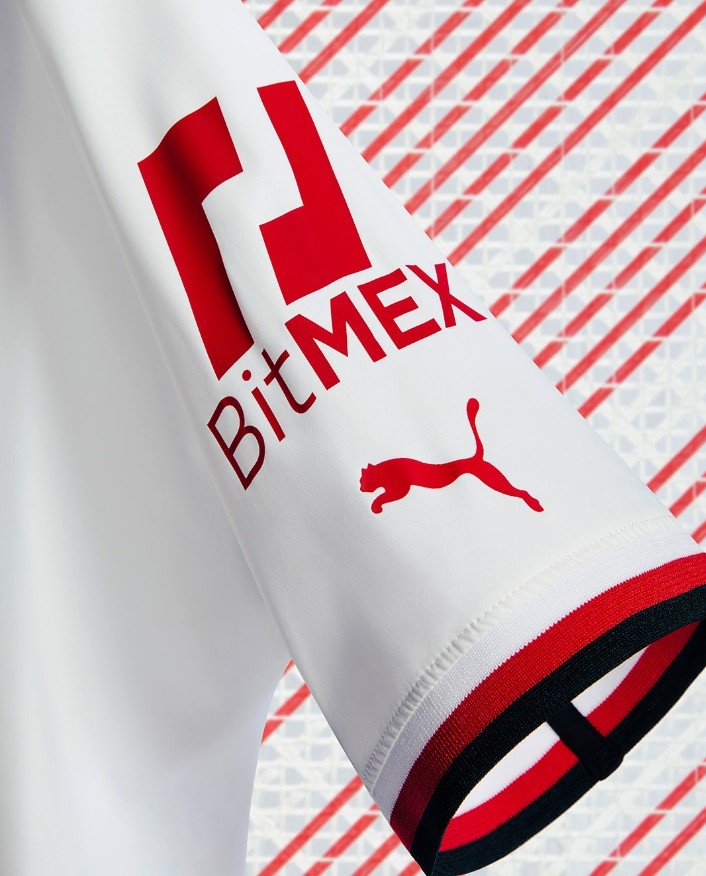 黑白体育直播新闻：米兰新赛季客场球衣：纯白色搭配7条象征欧冠冠军的红黑条纹