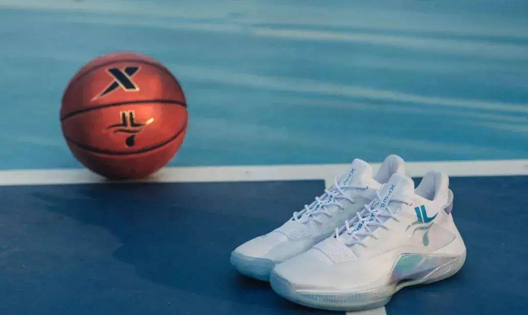 黑白体育直播新闻：保佑！盘点林书豪篮球生涯中的篮球鞋！ 
