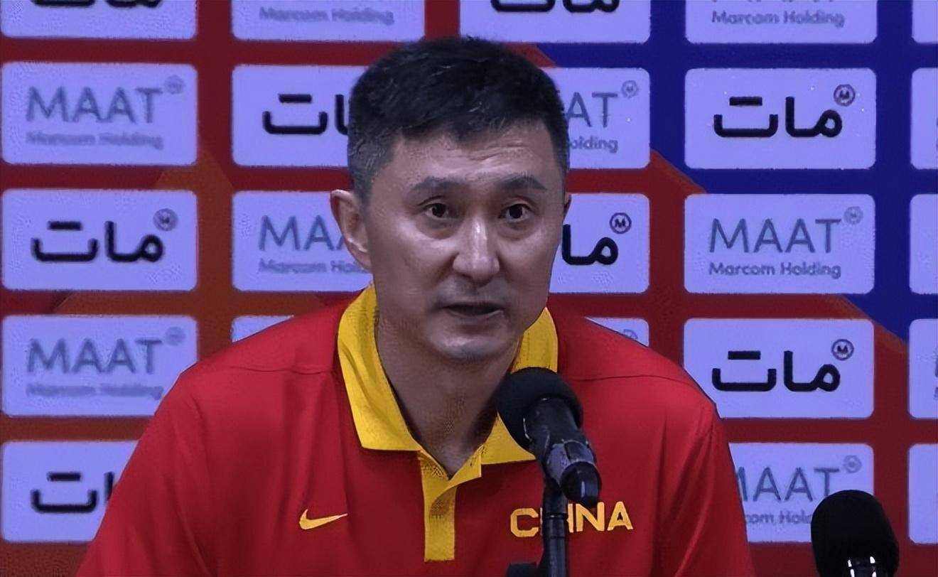 黑白体育直播新闻：杨毅夸：杜锋是水平最高的教练